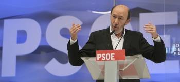 Rubalcaba, durante su intervención en la clausura de la Conferencia Política del PSOE. (Foto: KIKO HUESCA)