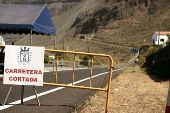 Imagen de la carretera de acceso al túnel que une los municipios de Valverde y Frontera en la isla de El Hierro. (Foto: EFE)