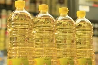 Botellas de aceite de girasol (Foto: Archivo EFE)