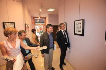Mercedes Valeiras, Luis Menor, Ovidio Rodeiro y José Selas visitaron la exposición. (Foto: JOSÉ PAZ)