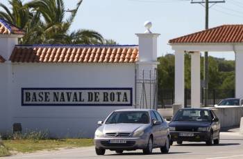 Fotografía de archivo (18/03/2011) de la entrada a la Base naval de Rota en Cádiz (Foto: EFE)