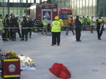 Fotografía facilitada por el Ayuntamiento de Madrid del lugar donde esta mañana una persona ha muerto y otras dos han resultado heridas, una en estado crítico y la otra muy grave (Foto: EFE)