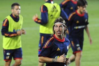 Sergio Ramos en el entrenamiento de la selección (Foto: EFE)