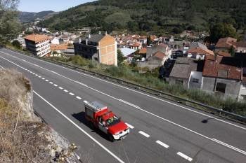 La carretera Logroño-Vigo, a su paso por la zona de A Franqueirán. (Foto: XESÚS FARIÑAS)