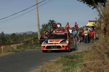 Pedro y Marcos Burgo, pilotando un Ford Focus WRC en uno de los tramos del rally (Foto: Marcos Atrio)