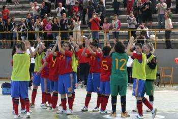 Las jugadoras de la selección española de fútbol sala en el partido de O Carballiño (Foto: Marcos Atrio)