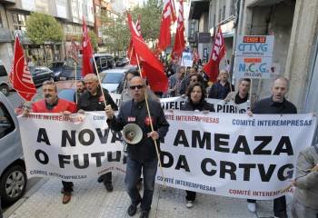 Decenas de trabajadores de la Compañía Radio Televisión de Galicia (CRTVG) han iniciado una huelga en protesta por la futura nueva ley de medios públicos de comunicación audiovisual de Galicia (Foto: EFE)