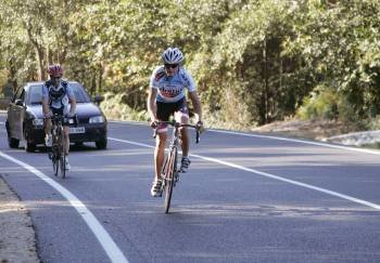 Ciclistas, peatones y conductores están satisfechos por la mejora de la carretera de O Furriolo. (Foto: M.A.)