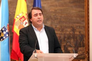 Carlos Negreira, alcalde de A Coruña, en una rueda de prensa en el Ayuntamiento. (Foto: E.P.)