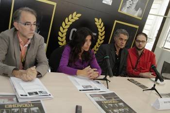 César Silva, Isabel Pérez, Amor Hakkar y Óscar Iglesias, durante la presentación de la película 'Quelques Jours de Répit'. (Foto: MARTIÑO PINAL)