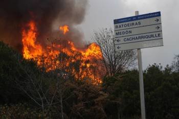 Imagen de uno de los incendios en Ourense (Foto: Jainer Barros)