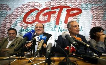 El secretario general de UGT, Joao Proenca y el secretario general de la CGTP, Manuel Carvalho. (Foto: MARIO CRUZ)