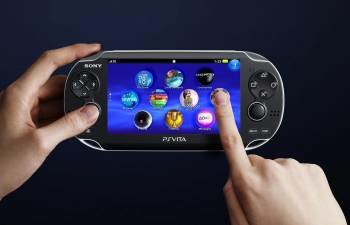 Fotografía facilitada por Sony de la consola portátil PlayStation Vita, que la multinacional japonesa pondrá a la venta en Europa el 22 de febrero de 2012. (Foto: EFE)