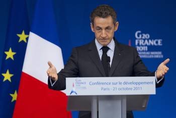 El presidente francés, Nicolas Sarkozy, pronuncia el discurso de apertura de la conferencia sobre el desarrollo, organizada por la presidencia francesa del G20 (Foto: EFE)