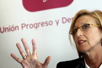 La portavoz de UPyD, Rosa Díez , ha asegurado hoy que su formación solo apoyara al próximo gobierno si impulsa una reforma de la ley electoral y recupera las competencias de educación y sanidad (Foto: EFE)