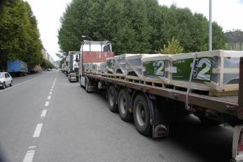 Camión cargado de pizarra, producto que representa un tercio de las exportaciones ourensanas.  (Foto: LUIS BLANCO)
