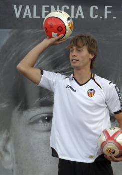 El jugador del Valencia Sergio Canales (Foto: Archivo EFE)