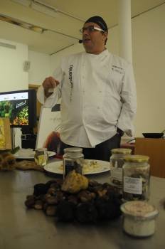 El chef italiano Andrea Tumbarello en el Foro del Grupo Cuevas. (Foto: MARTIÑO PINAL)