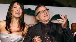 La pareja recién casada, Susan Schneider y Robin Williams.