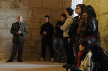 Carlos Sierra explica el proyecto a los alumnos (Foto: MARTIÑO PINAL)