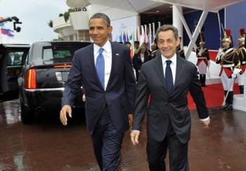 El presidente estadounidense Barack Obama (i) y su homólogo francés, Nicolas Sarkozy (d), llegan para una reunión bilateral durante el primer día de la cumbre del G20 (Foto: EFE)