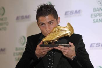 Ronaldo con la Bota de Oro conseguida como máximo goleador de las Ligas Europeas (Foto: Javier Lizón)