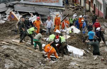Tareas de rescate en Manizales. (Foto: JAIRO BONILLA)