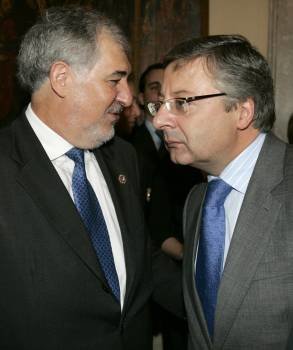 El fiscal general del Estado, Cándido Conde-Pumpido, con el ministro de Fomento, José Blanco. (Foto: JUANJO MARTÍN)