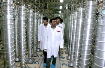 Ahmadineyad, en una planta nuclear. (Foto: S.T.)