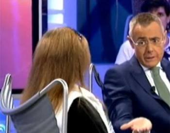  La madre de 'El Cuco' en 'La Noria' con Jordi González.  (Foto: Captura de pantalla de Telecinco.)