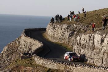Loeb, ayer durante la segunda etapa del rally. (Foto: STR)
