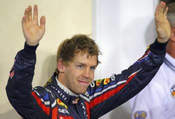 Vettel celebra la decimocuarta pole de la temporada, en el circuito de Yas Marina. (Foto: SRDJAN SUKI)