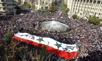 Las calles de las prncipales ciudades de Siria, como Damasco, se llenaron ayer de manifestantes.   (Foto: SYRIAN N. AGENCY)