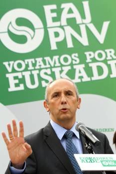 El candidato del PNV por Vizcaya al Congreso, Josu Erkoreka, presentó las reformas sobre fiscalidad que defenderá su partido (Foto: EFE)