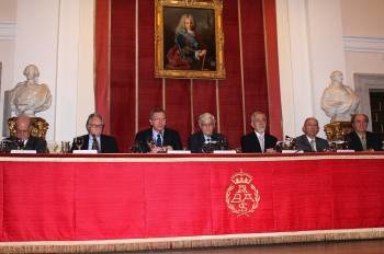 Mesa presidencial, durante el acto de homenaje a Iglesias. (Foto: BAFFYPRESS)