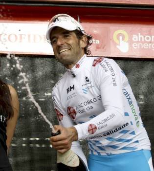 Mosquera celebra un triunfo durante la Vuelta a España