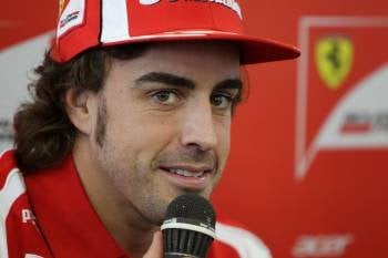 Fernando Alonso durante la rueda de prensa posterior a los entrenamientos libres (Foto: EFE)