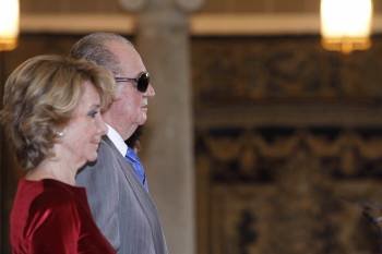 El rey Juan Carlos y Esperanza Aguirre. (Foto: JAVIER LIZÓN)