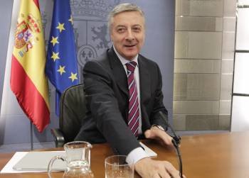 José Blanco, en la rueda de prensa posterior al Consejo de Ministros. (Foto: SERGIO BARRENECHEA)