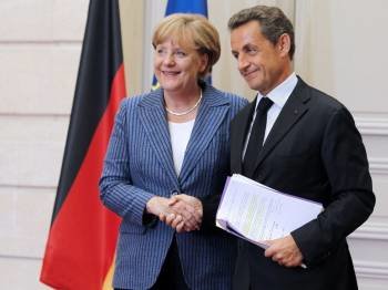 Merkel y Sarkozy, en uno de sus numerosos encuentros por la crisis económica. (Foto: ARCHIVO)