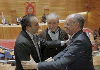 García saluda a Jiménez Morán en presencia de Cortiz. (Foto: LAVANDEIRA)
