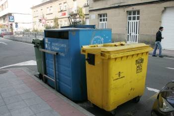 Contenedores de basura en el casco urbano de Verín (Foto: MARCOS ATRIO)