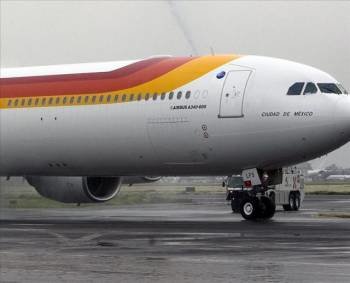 Un avión de la compañía Iberia (Foto: Archivo EFE)