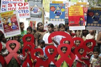 Estudiantes indios en una concentración para alertar sobre el sida. (Foto: P. ADHIKARY)