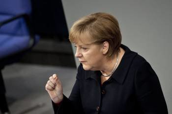 La canciller alemana, Angela Merkel, expone ante el Parlamento federal la posición de su Gobierno frente a la próxima cumbre de la UE (Foto: EFE)