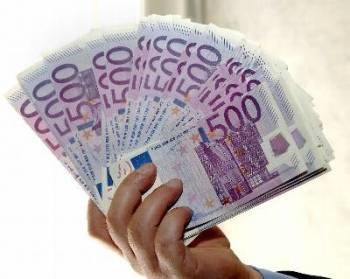 Un fajo de billetes de 500 euros (Foto: Archivo EFE)