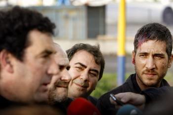 El realizador Daniel Calparsoro (izda.), que rueda estos días en A Coruña el largometraje 'Invasor' (Foto: EFE)