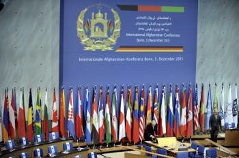 Vista general de las banderas de los países que participan en la conferencia internacional sobre el futuro de Afganistán (Foto: EFE)
