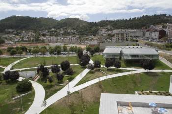 El denominado 'Xardín das Lagoas', en el Campus, es una de las últimas zonas verdes abiertas. (Foto: MIGUEL ÁNGEL)
