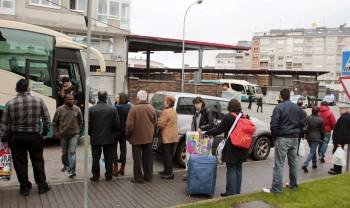 La estación de autobuses de Lugo ha sido desalojada a primera hora de hoy y las calles adyacentes han sido cortadas al tráfico por una amenaza de bomba que resultó ser falsa (Foto: EFE)